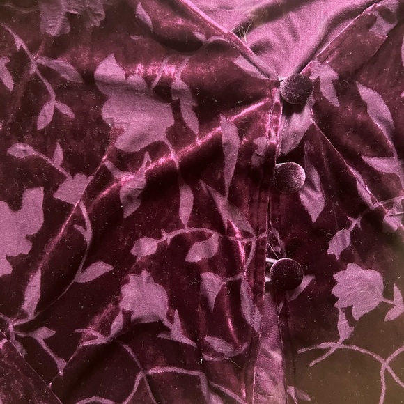 Vintage Rabbit Designs Floral Lace Purple Top - Picture 3 of 6